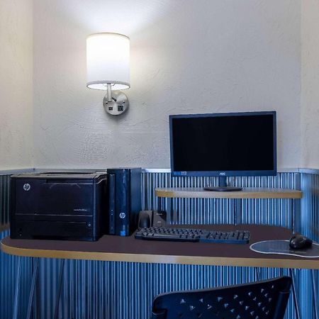 Travelodge By Wyndham Livingston Esterno foto