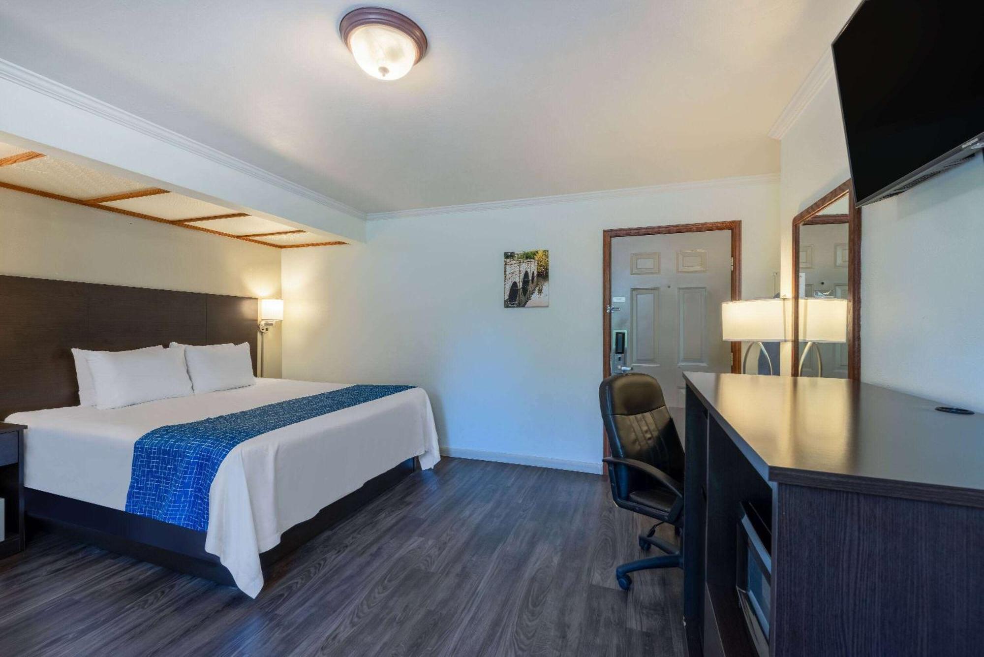 Travelodge By Wyndham Livingston Esterno foto