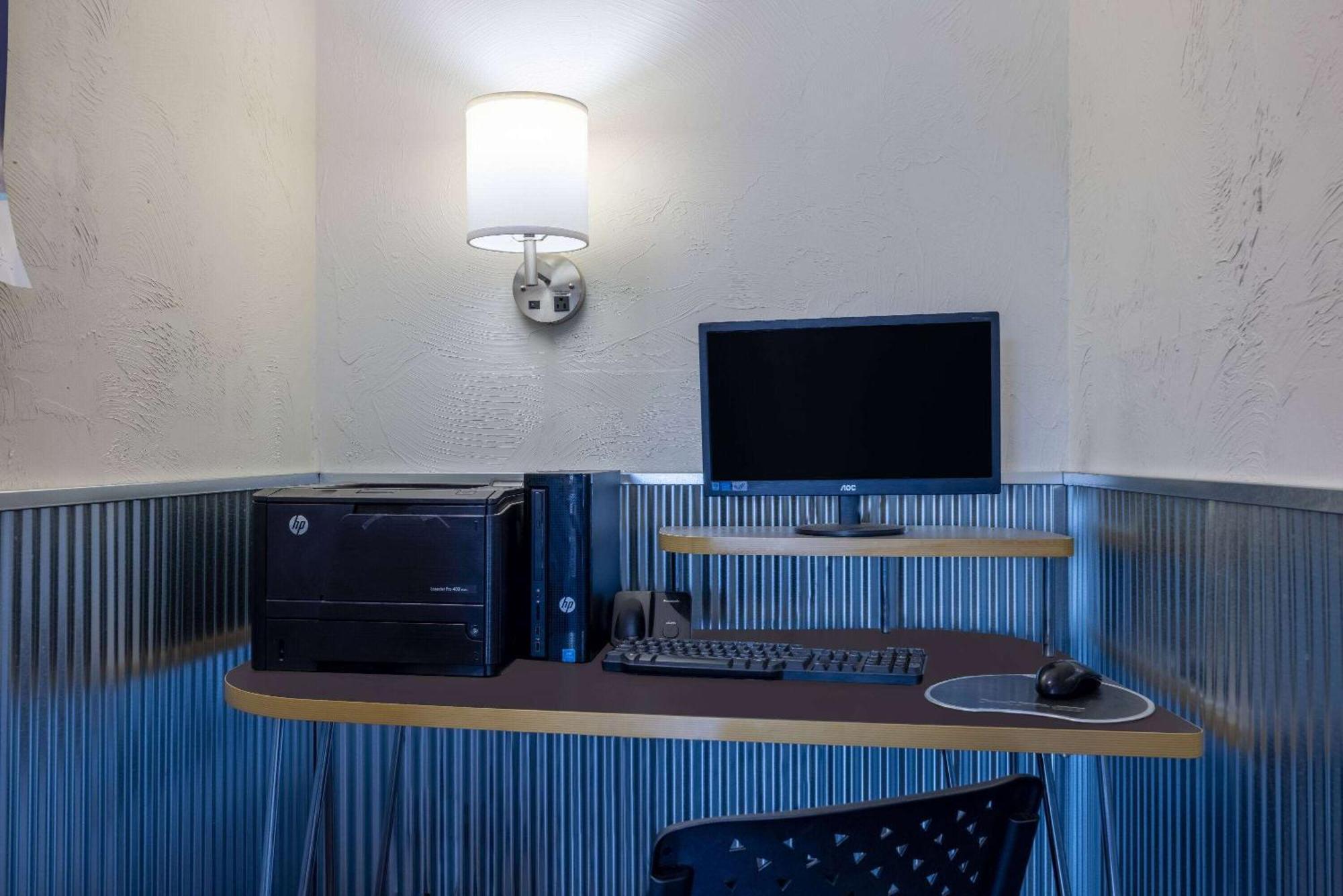 Travelodge By Wyndham Livingston Esterno foto