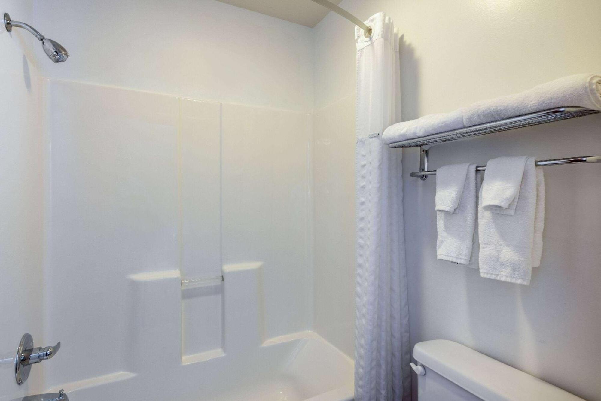 Travelodge By Wyndham Livingston Esterno foto