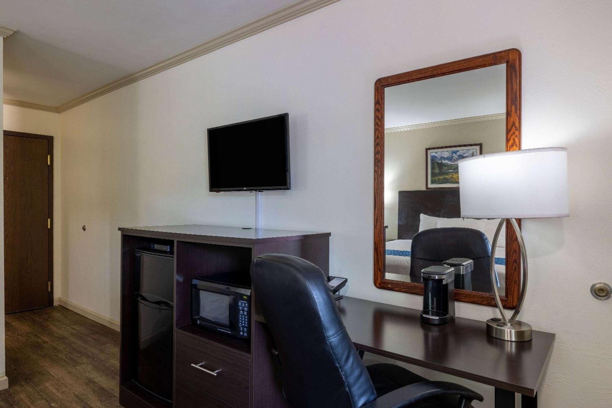 Travelodge By Wyndham Livingston Esterno foto