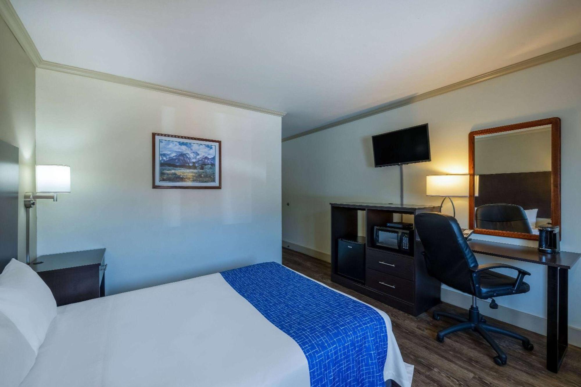 Travelodge By Wyndham Livingston Esterno foto